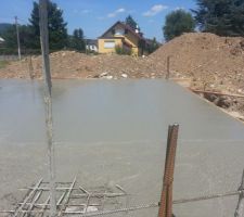 Dalle fraîchement coulée côté garage