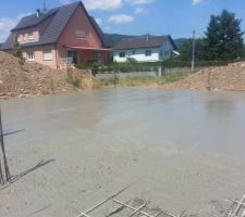 Dalle fraîchement coulée côté garage