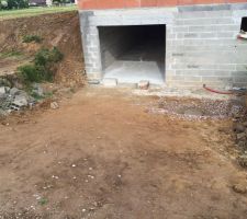 L'entrée du futur garage