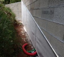 Isolation du sous-sol par pose d'un isolant de très bonne qualité.