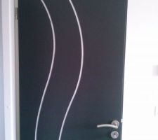 Peinture sur porte chambres