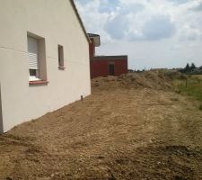 Mise a niveau terre autou de la maison