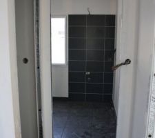 SDB &eacute;tage eb face, WC &agrave; gauche, chbre &agrave; dte