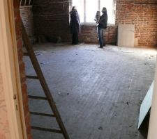 Le grenier ...on reconnaît tout à fait la chambre de mon fils sur le pignon