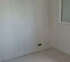 Pose de la sous couche sur les murs et plafonds / chambre