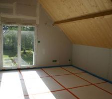 Salle de jeu pose de l'isolant