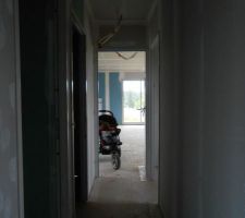 Cloisons finies (couloir)