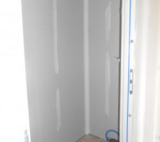 Cloisons finies (wc)