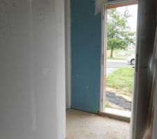 Cloisons finies (entrée  placard)