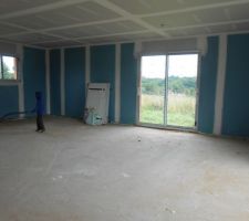 Cloisons finies (pièce à vivre, cuisine au fond à gauche)