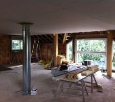 Plafond de l'étage terminé à 75%