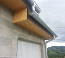 Toiture fini zinguerie sur planche de rive faite