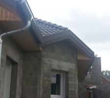 Toiture fini zinguerie sur planche de rive faite
