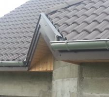 Toiture fini zinguerie sur planche de rive faite