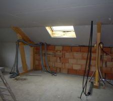 Le velux de la salle de bain de l'étage cloisonné