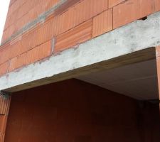 Décoffrage du linteau au dessus garage.