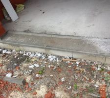 Appui de fenêtre baie vitrée.