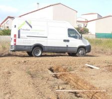 La pelle debut des travaux le lendemain de l'achat du terrain ils sont forts