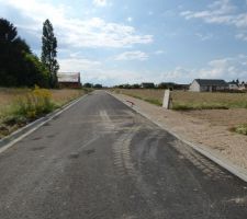 Route goudronné depuis plusieurs mois maintenant :)