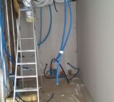 Isolation du cellier buanderie dont la VMC double flux sera caché par un plafond technique démontable.