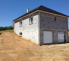 Même étape mais avec du soleil et une vue du garage!
