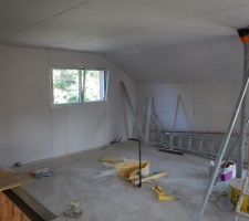 Plafond et murs externes du futur salon TV