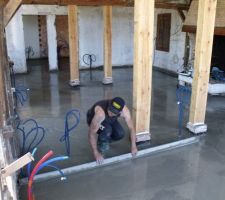 J apprends a faire des choses , mais il me semble qu il faut laisser faire les professionnels pour certaines choses. La c est l entreprise DSJ et fils qui sy colle et ils ont fait ca bien !!!