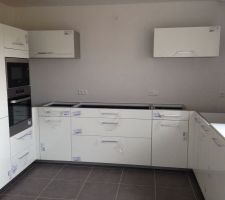 Debut de l'installation de la cuisine