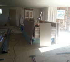 PLACOPLATRE BA13 et isolation ISOVER GR32 groupe SAINT-GOBAIN bien sûr.