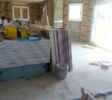 PLACOPLATRE BA13 et isolation ISOVER GR32 groupe SAINT-GOBAIN bien sûr.