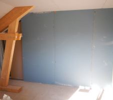 Les cloisons phoniques entre chambre et salle de bain