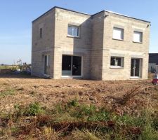 Terrassement fait pour la future terrasse