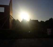 La charpente livrée à cheval sur notre terrain et celui de notre voisin ...