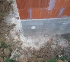 Ahhh apr&egrave;s &ecirc;tre pass&eacute; directement par les ouvriers car le CdT est totalement &agrave; l'ouest et aux abonn&eacute;s absents, nous avons enfin notre grille de ventilation !