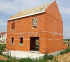 La charpente est installée