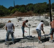 &Eacute;quipe en cours de coulage et mise en attente de fer