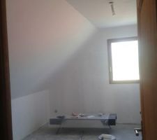 Sous couche partout et premiere couche de blanc plafond et rampamt