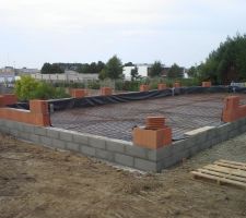 Pr&eacute;paration du dallage....mise en place du Polyane, de l'armature...