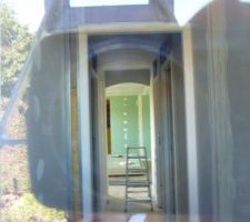 Couloir pris de la fenêtre des toilettes