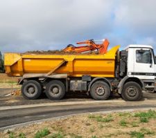 Enlevement des terres, 1er camion !