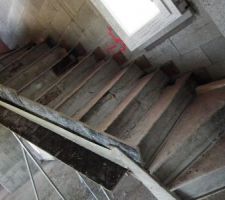 L'escalier est coulé