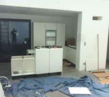 Pose de l'&icirc;lot de cuisine