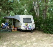 1er juillet 2014: pendant trois semaines, on avait presque l'impression d'être en vacances ;-) - notre logement provisoire au camping du village...