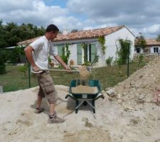 6 juillet 2014: plein de sable pour notre tranchée!