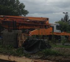 Lundi après midi le monstre arrive, la centrale avait qu'une pompe de 45m de dispo