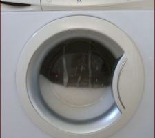 21 juillet 2014: aaaaaah!!!! Enfin!!!! premier tour de machine (et du coup, elle avait le droit de tourner toute la journée, vu les montagnes de linge qui se sont accumulés depuis le camping...)