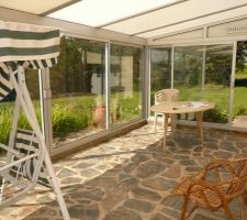 Véranda (les cyprès au fond vont être coupés pour dégager la vue)