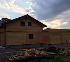 Pose des menuiseries aluminium terminée,reste les portes de garage à poser et le clos HÉ/HA sera terminé