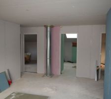 Vue du "hall" de l'étage (pièce de vie des enfants)