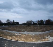 La même vue depuis notre terrain mais il y a eu du boulot entre temps